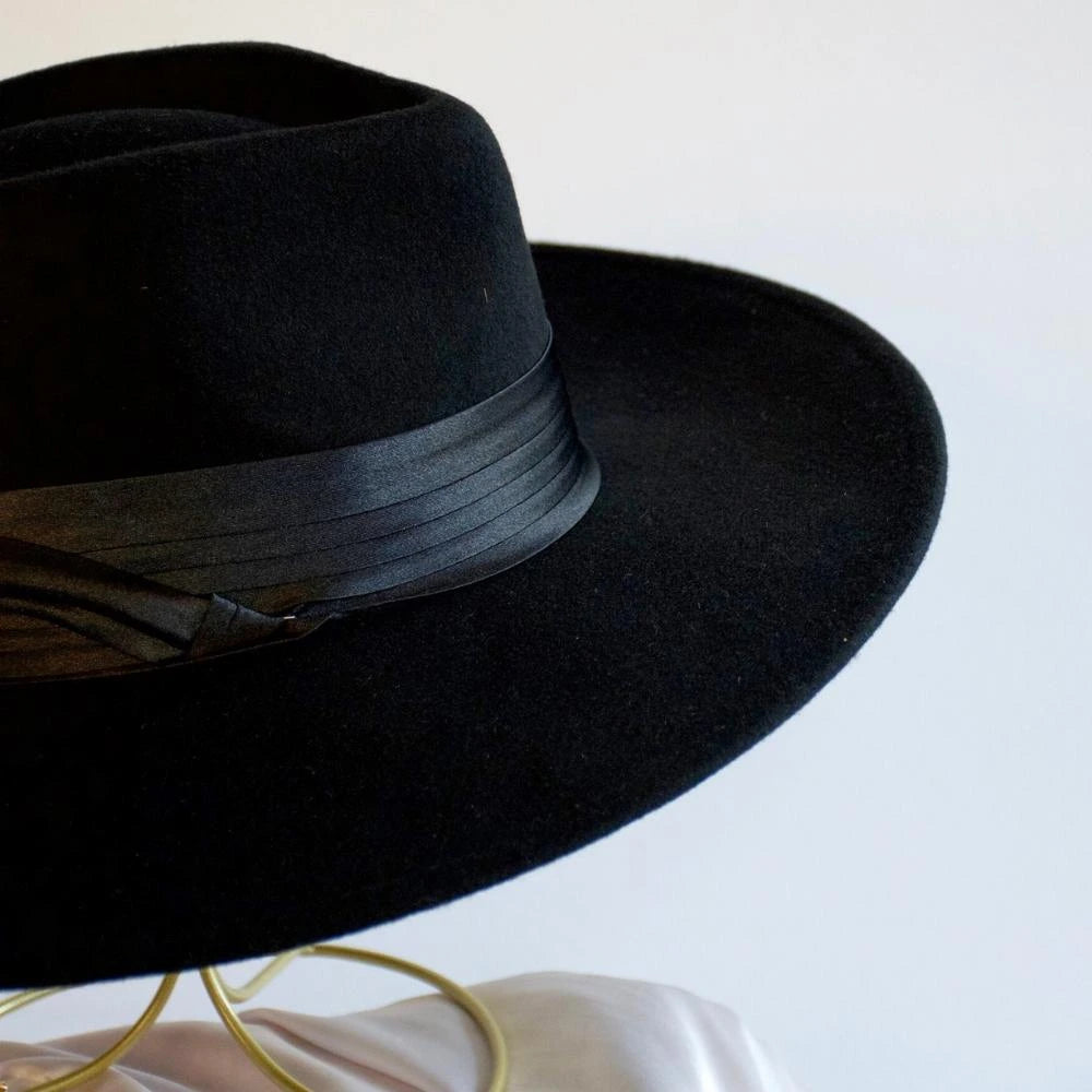 A close up of the midnight satin hat band on the ebony crown fedora.